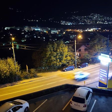 Sleep And Drive White Apartment Сараево Екстериор снимка