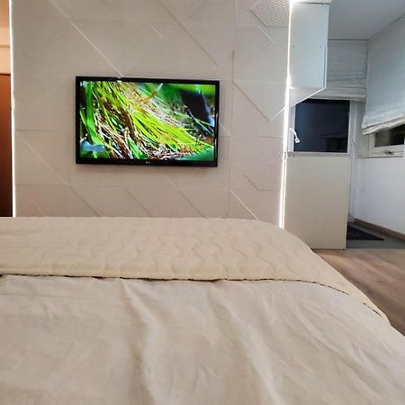 Sleep And Drive White Apartment Сараево Екстериор снимка