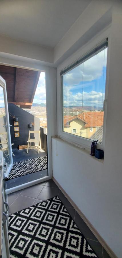 Sleep And Drive White Apartment Сараево Екстериор снимка