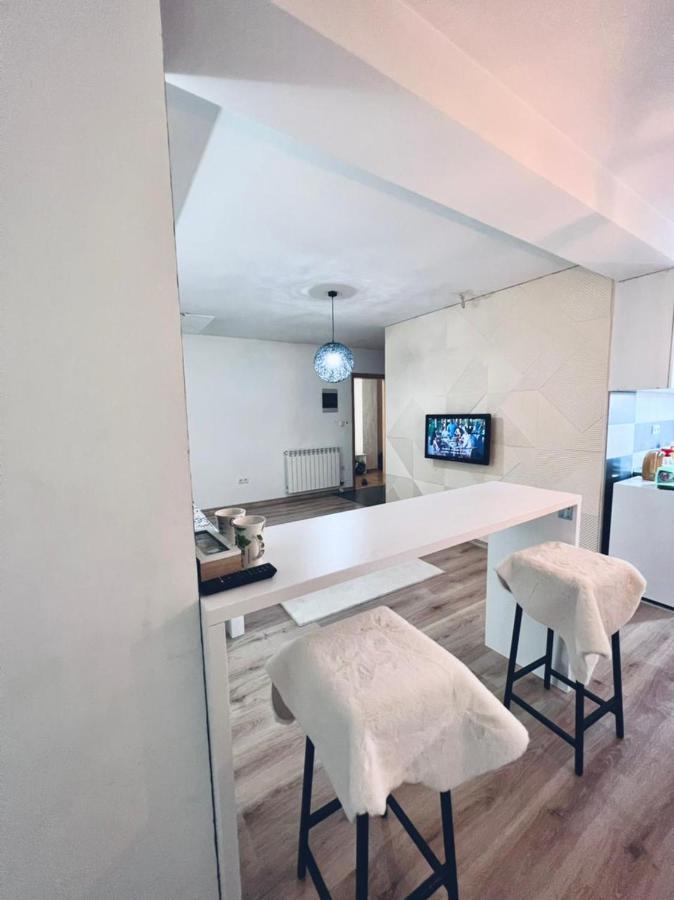 Sleep And Drive White Apartment Сараево Екстериор снимка