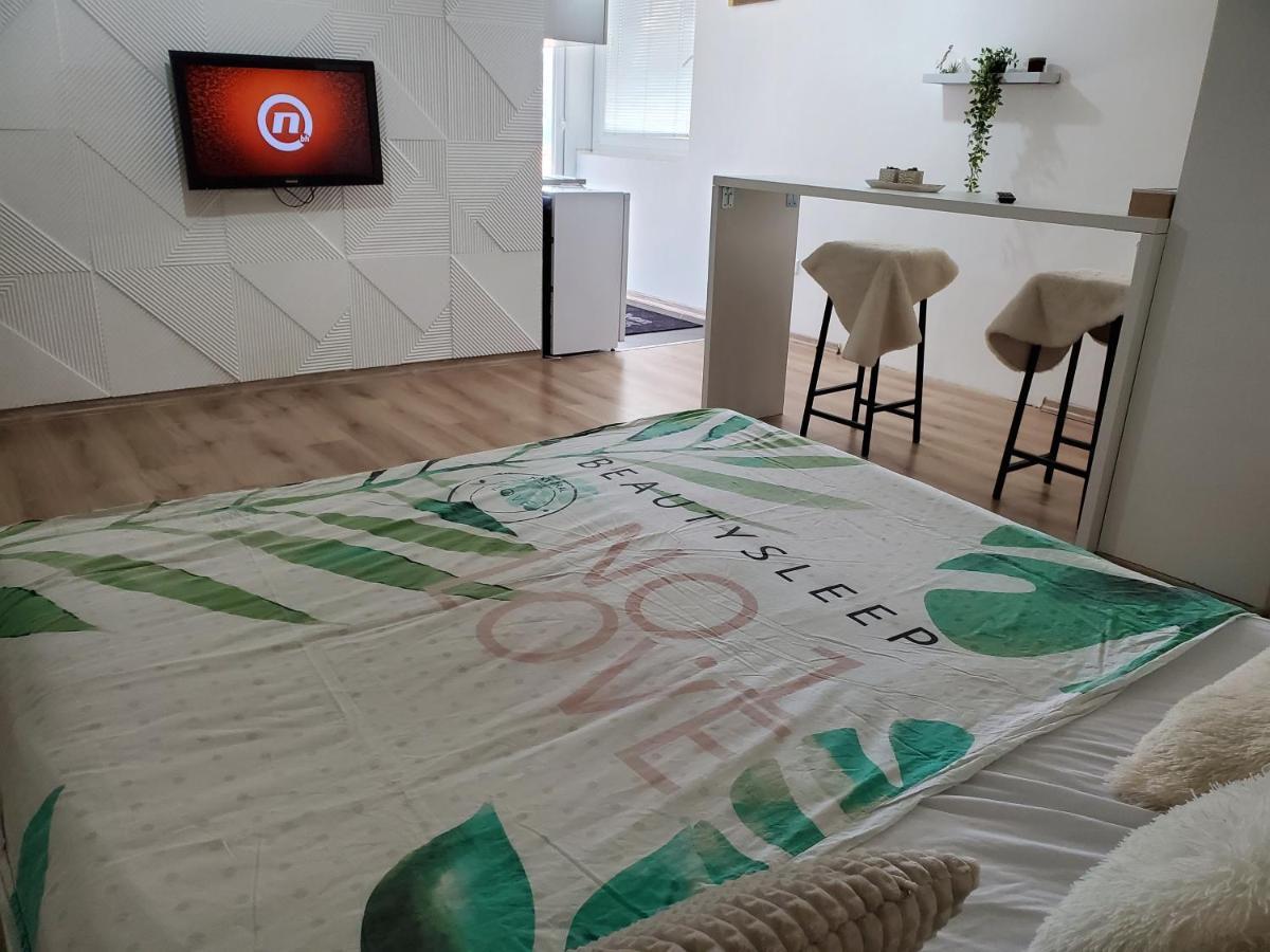 Sleep And Drive White Apartment Сараево Екстериор снимка