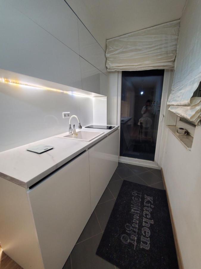 Sleep And Drive White Apartment Сараево Екстериор снимка