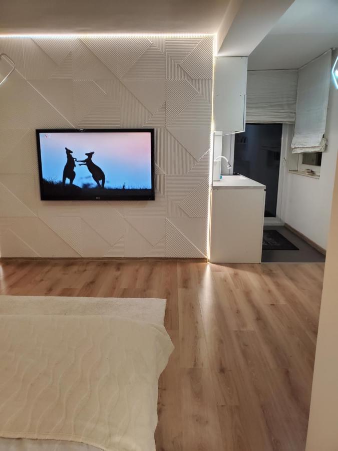 Sleep And Drive White Apartment Сараево Екстериор снимка